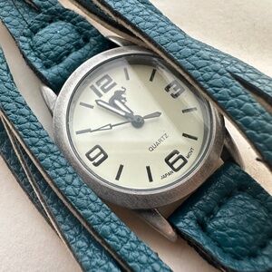Leather bracelet watch